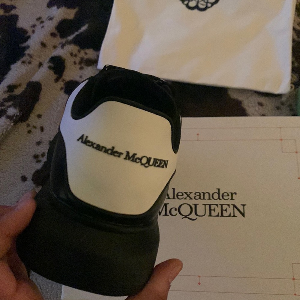 Alexander McQueens Oversized sneakers